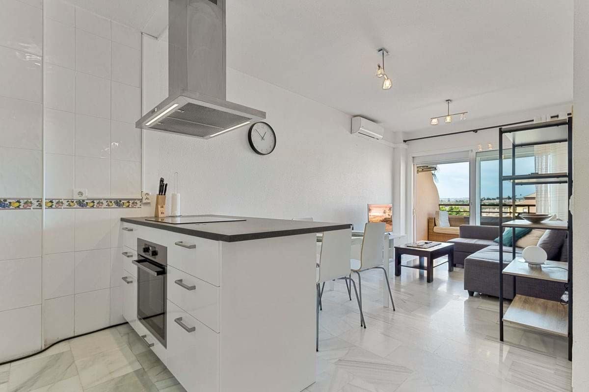 2 bedroom Apartment for sale in Fuengirola with pool garage - € 269,000 (Ref: 9337503)