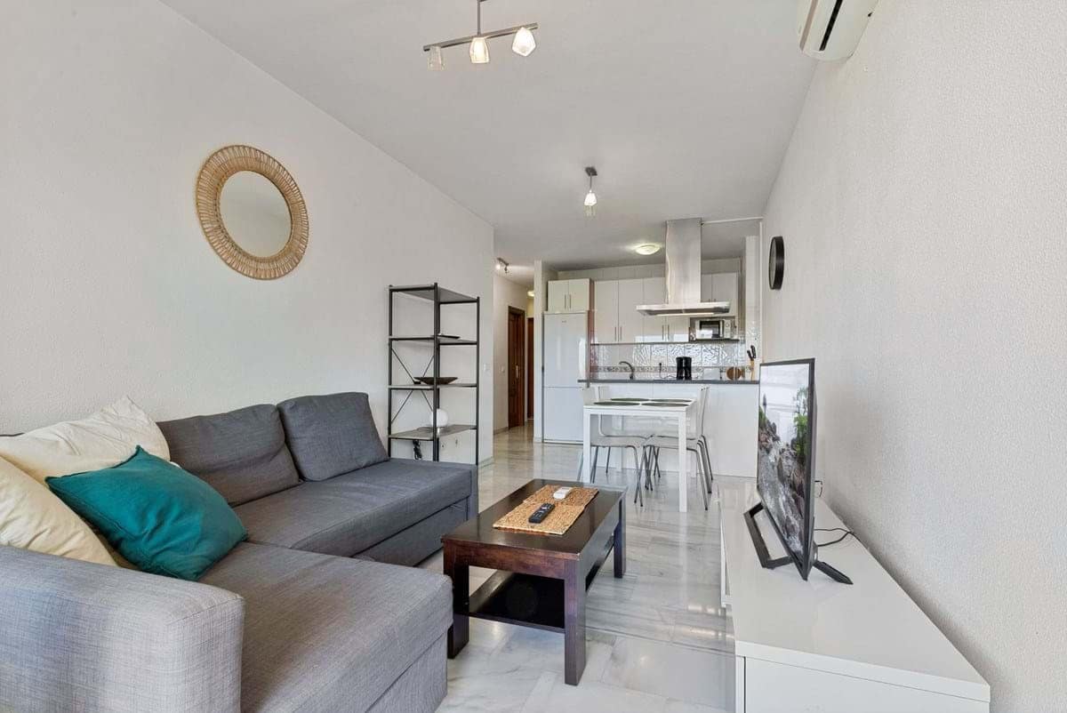 2 bedroom Apartment for sale in Fuengirola with pool garage - € 269,000 (Ref: 9337503)