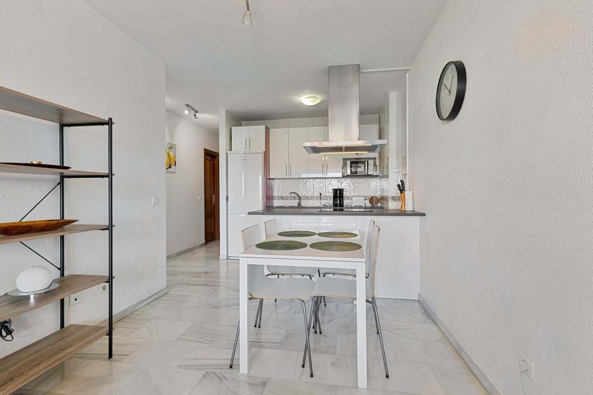 2 bedroom Apartment for sale in Fuengirola with pool garage - € 269,000 (Ref: 9337503)