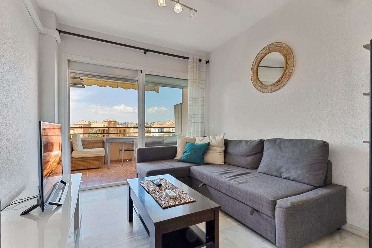 2 bedroom Apartment for sale in Fuengirola with pool garage - € 269,000 (Ref: 9337503)