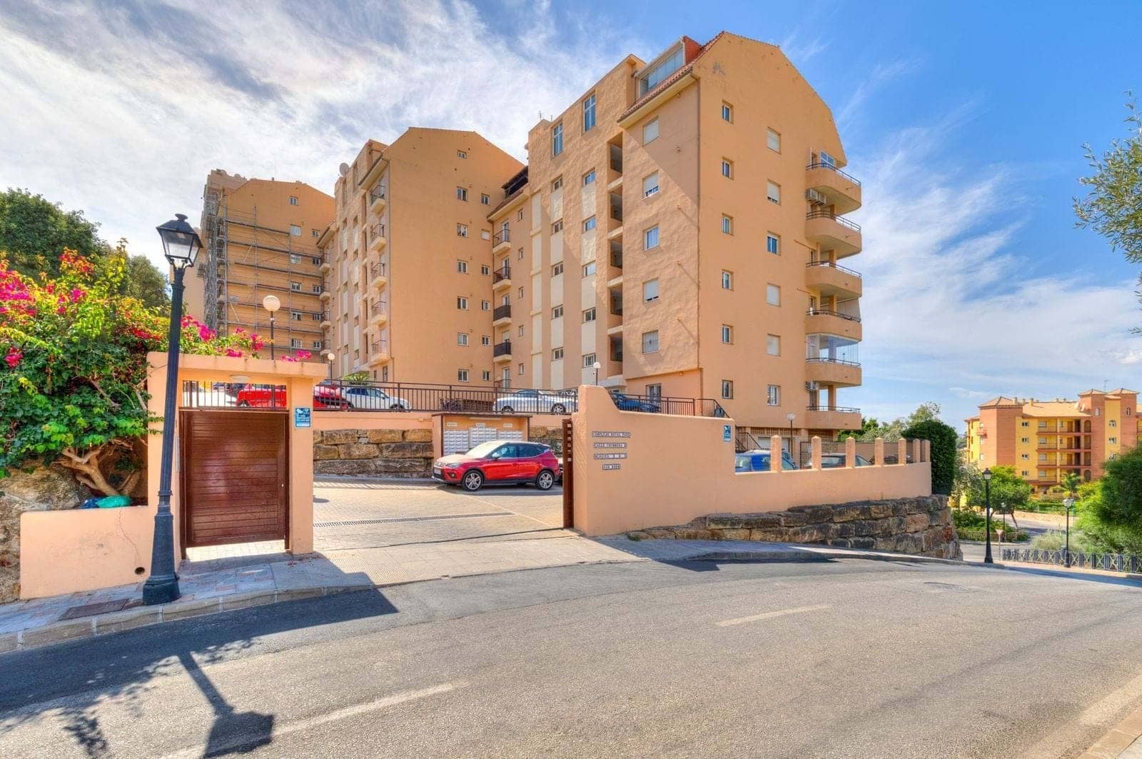 2 bedroom Apartment for sale in Fuengirola with pool garage - € 269,000 (Ref: 9337503)