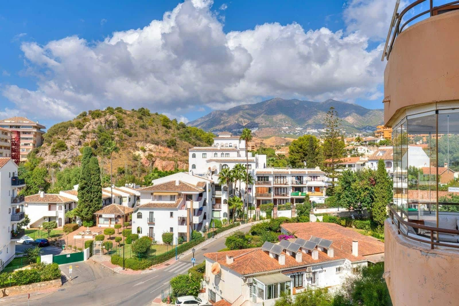 2 bedroom Apartment for sale in Fuengirola with pool garage - € 269,000 (Ref: 9337503)