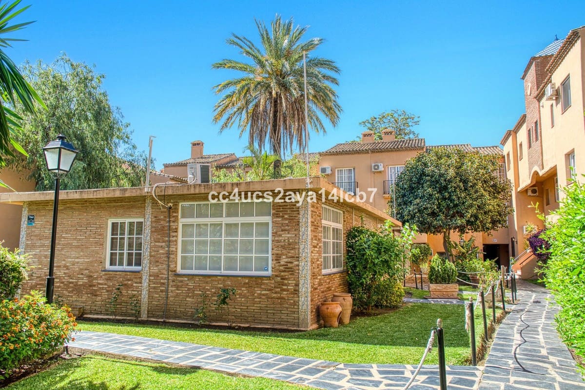 Apartamento de 2 habitaciones en Mijas en venta con piscina - 299.000 € (Ref: 9340449)