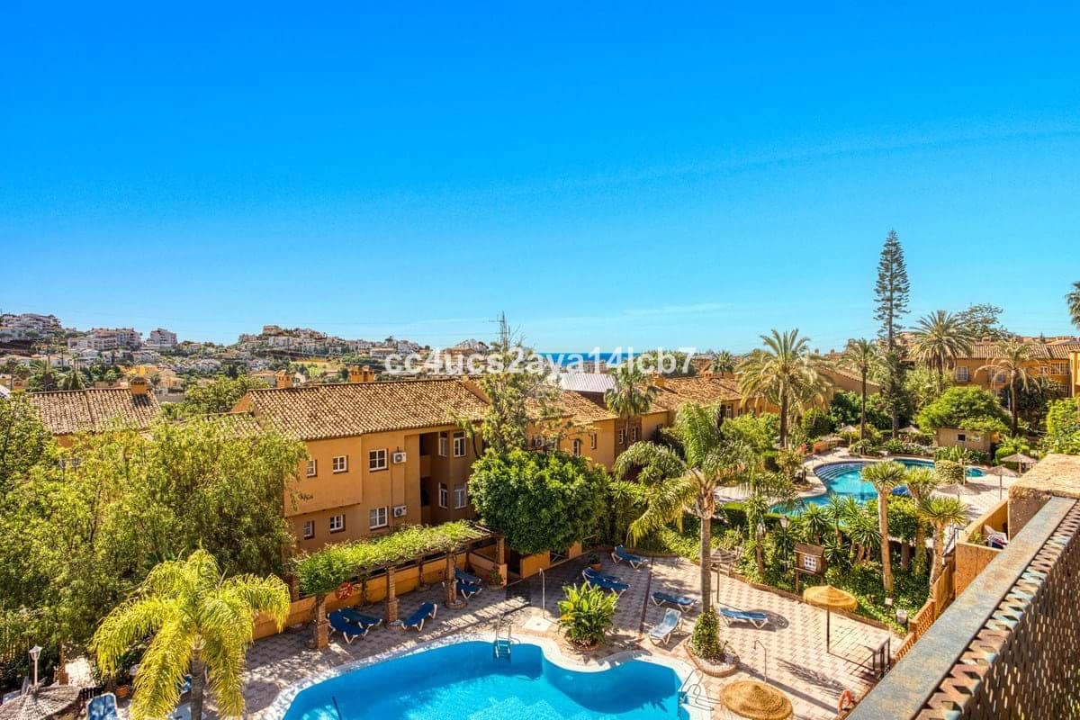 Apartamento de 2 habitaciones en Mijas en venta con piscina - 299.000 € (Ref: 9340449)