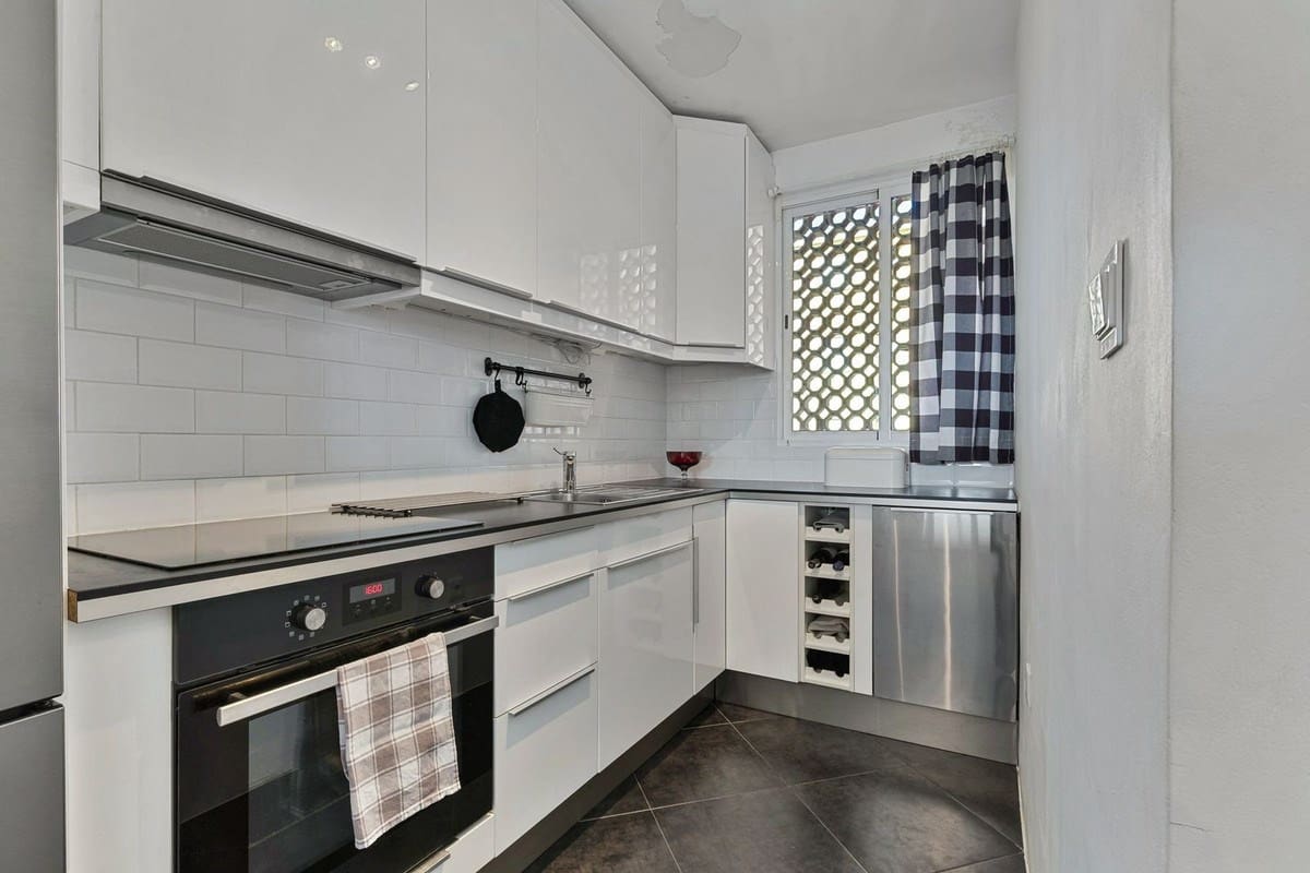 2 bedroom Apartment for sale in Fuengirola - € 285,000 (Ref: 9340658)