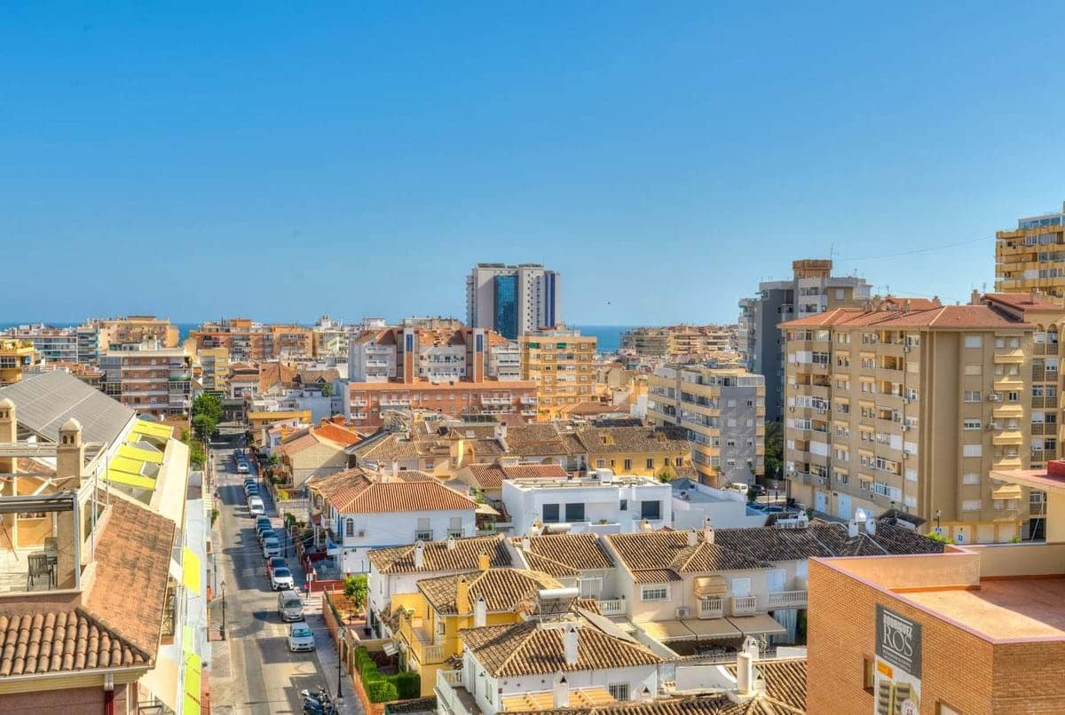 2 bedroom Apartment for sale in Fuengirola - € 285,000 (Ref: 9340658)