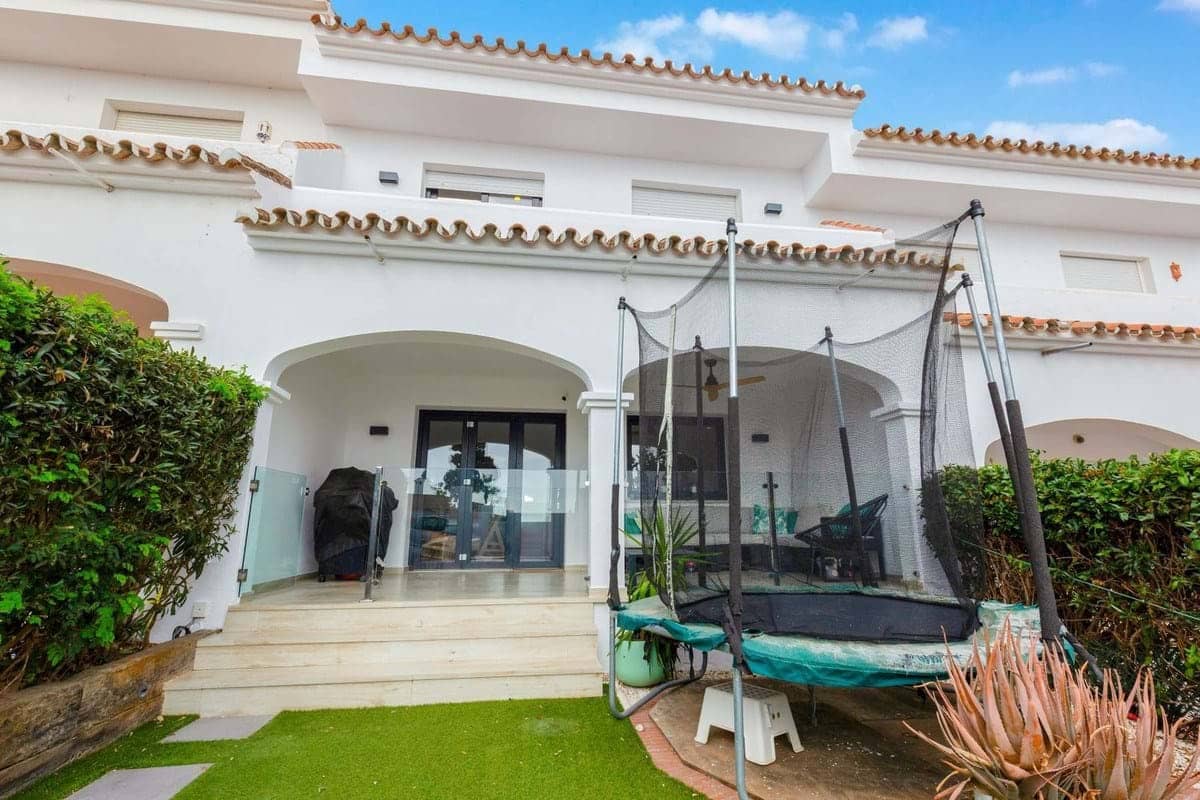 3 sypialnia Dom na sprzedaż w Manilva z basenem - 395 000 € (Ref: 9345491)