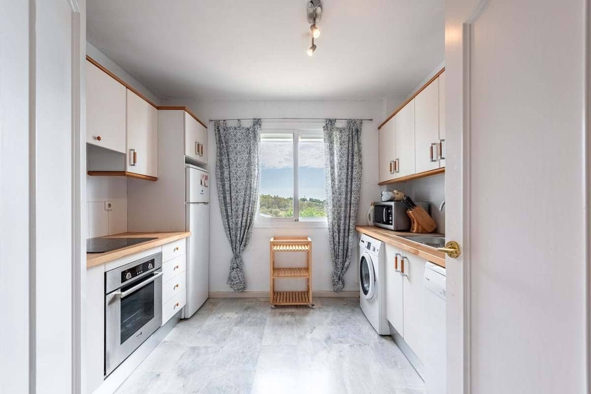 2 bedroom Apartment for sale in Marbella with pool garage - € 395,000 (Ref: 9345492)