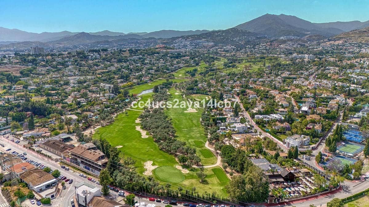 3 bedroom Townhouse for sale in Marbella with pool - € 795,000 (Ref: 9348866)