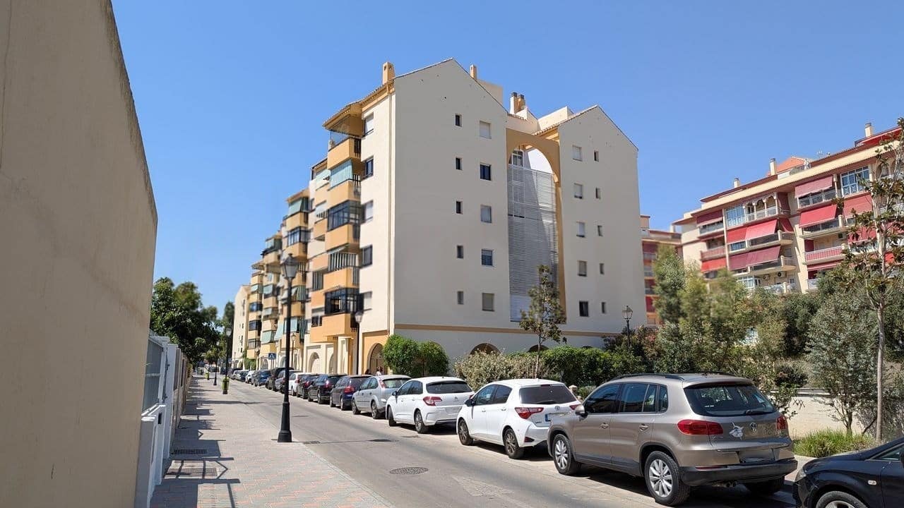 3 bedroom Apartment for sale in Fuengirola with pool garage - € 400,000 (Ref: 9350000)