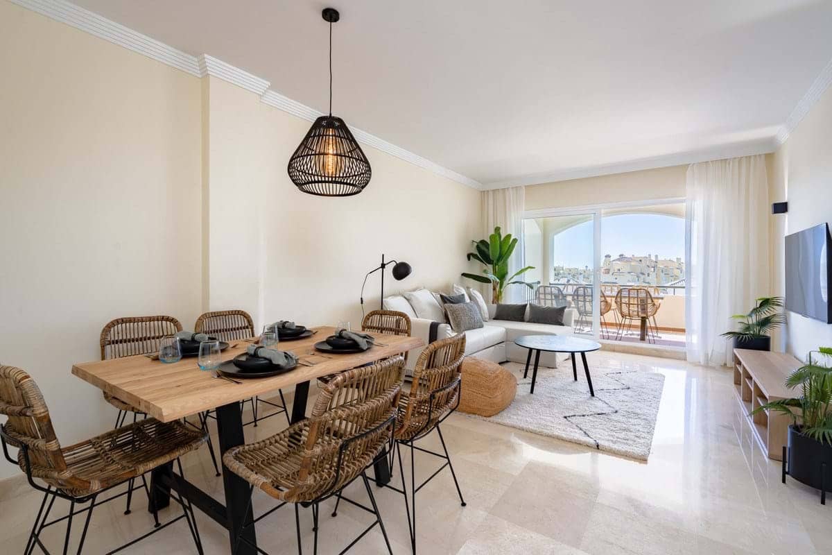 Apartamento de 2 habitaciones en New Golden Mile en venta con piscina garaje - 330.000 € (Ref: 9352981)