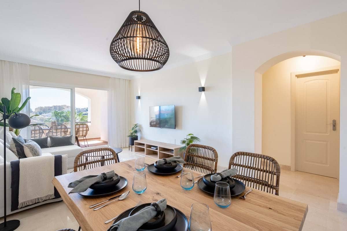 Apartamento de 2 habitaciones en New Golden Mile en venta con piscina garaje - 330.000 € (Ref: 9352981)