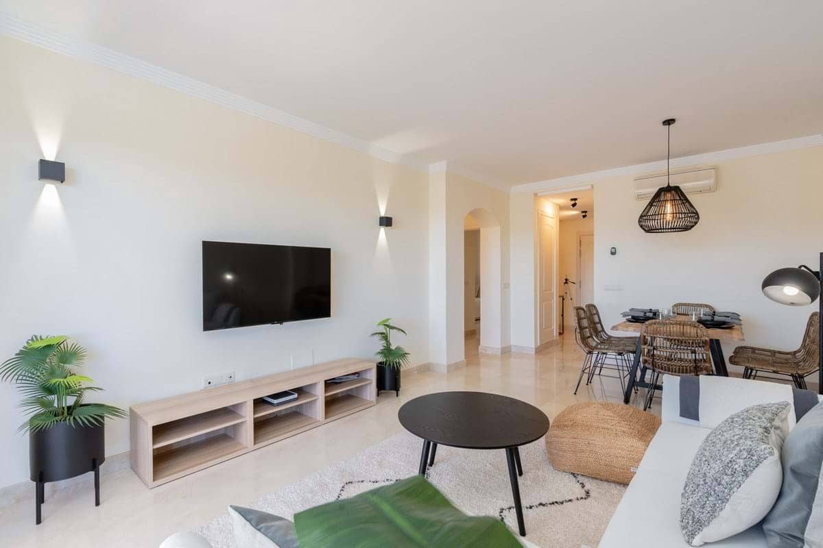 Apartamento de 2 habitaciones en New Golden Mile en venta con piscina garaje - 330.000 € (Ref: 9352981)