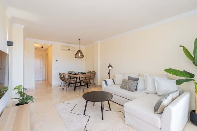 Apartamento de 2 habitaciones en Selwo, Estepona en venta con piscina garaje - 330.000 € (Ref: 9352981)