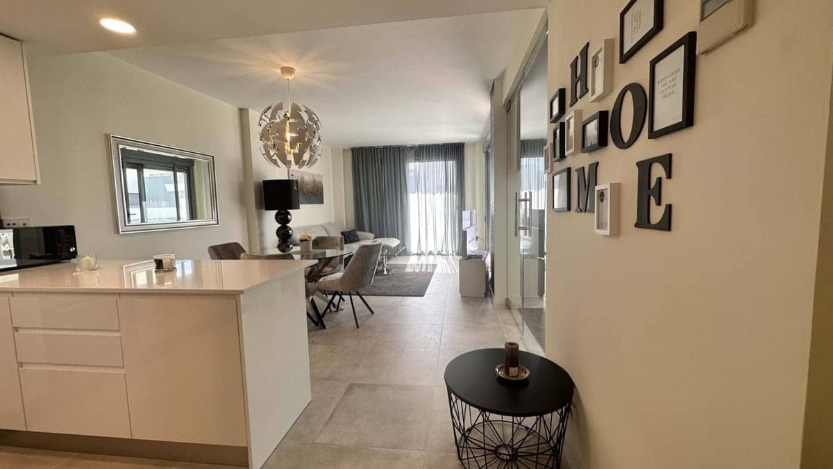 Apartamento de 2 habitaciones en New Golden Mile en venta con piscina garaje - 420.000 € (Ref: 9353016)