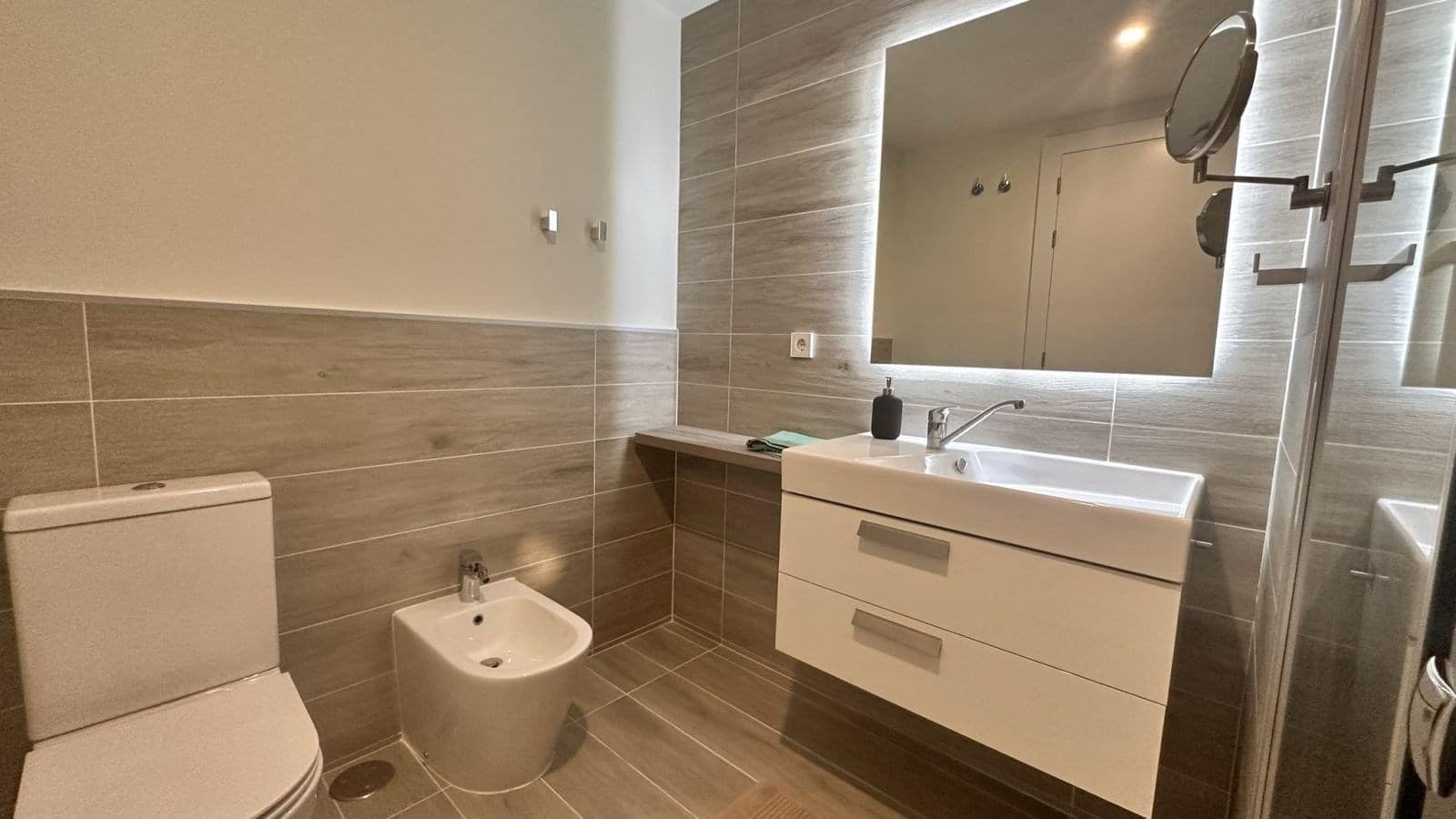 Apartamento de 2 habitaciones en New Golden Mile en venta con piscina garaje - 420.000 € (Ref: 9353016)