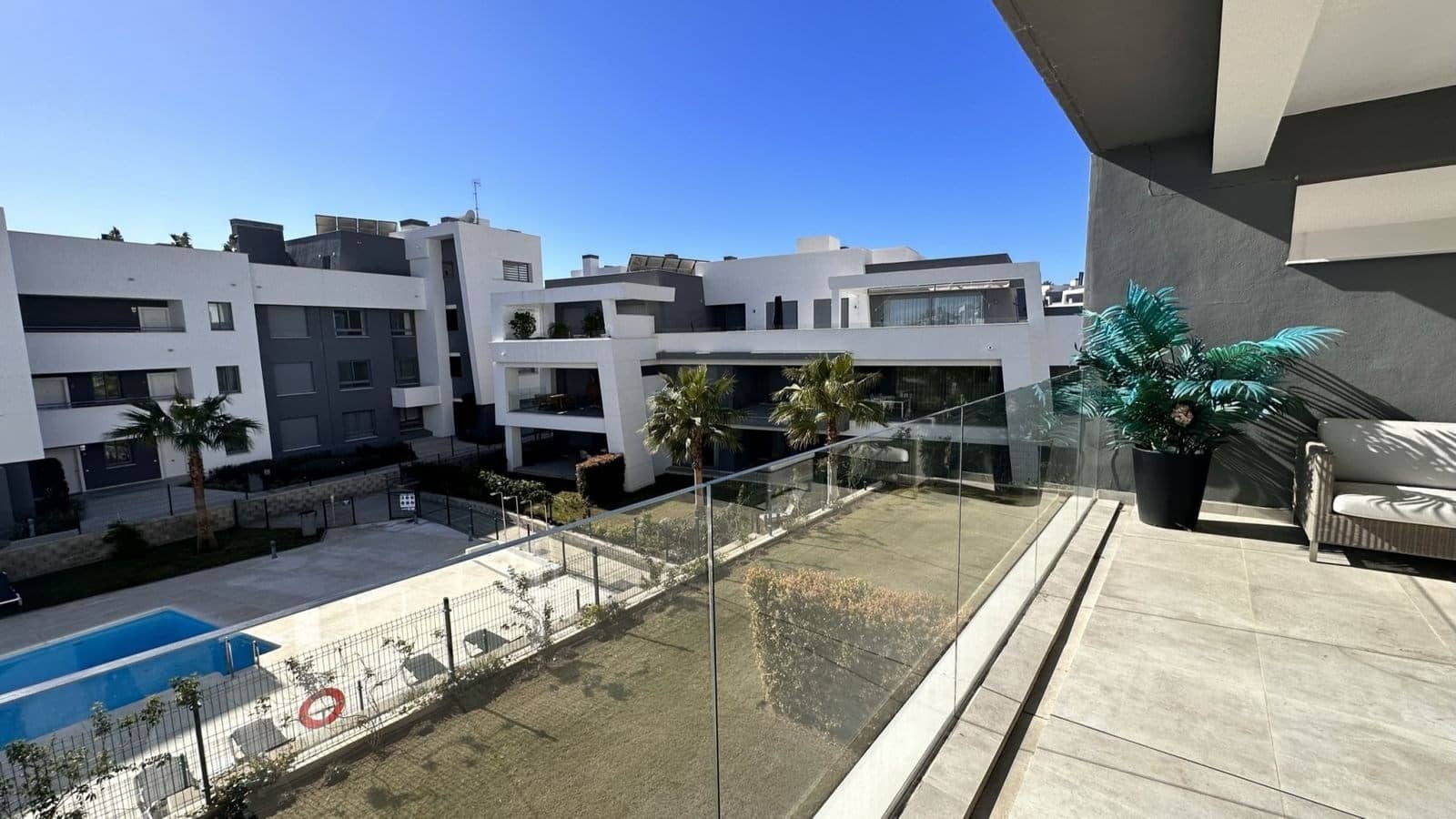 Apartamento de 2 habitaciones en New Golden Mile en venta con piscina garaje - 420.000 € (Ref: 9353016)