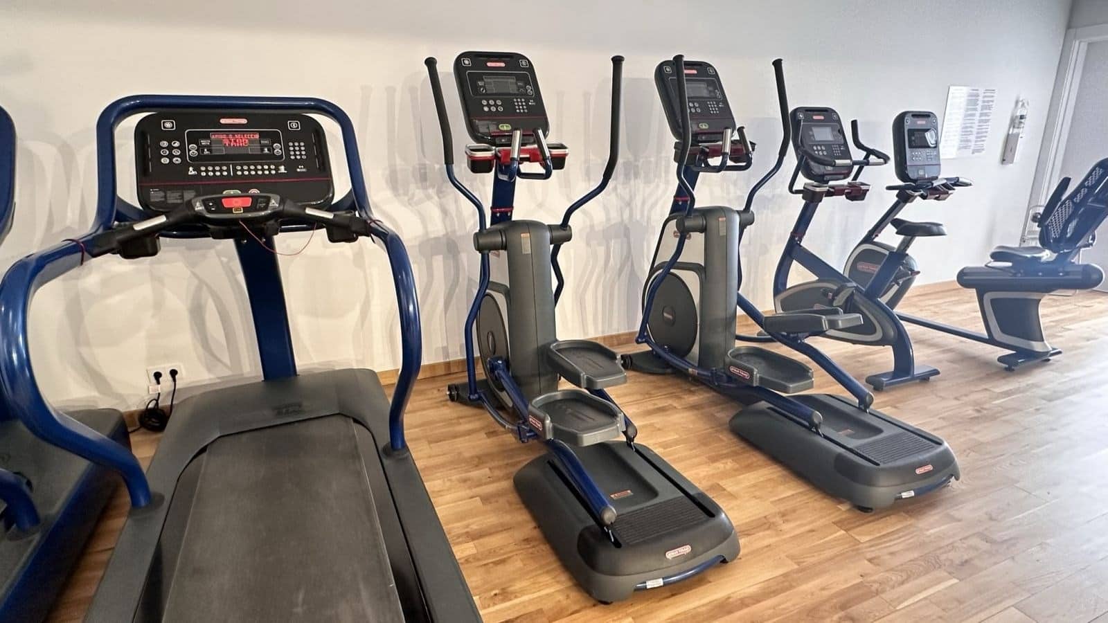 Apartamento de 2 habitaciones en New Golden Mile en venta con piscina garaje - 420.000 € (Ref: 9353016)