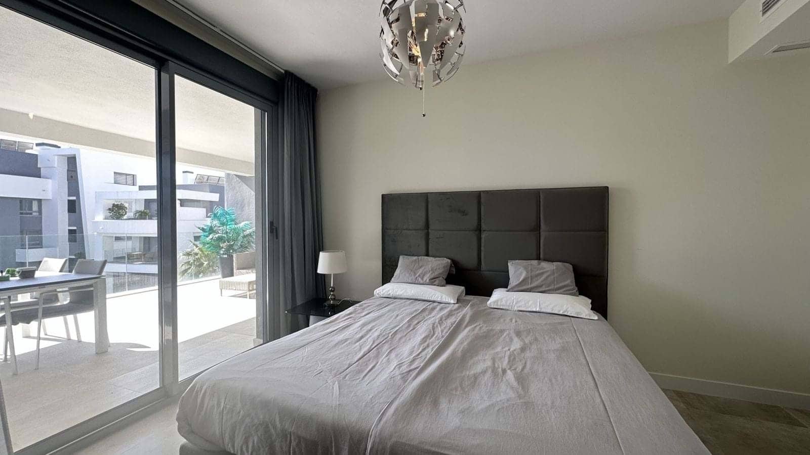 Apartamento de 2 habitaciones en New Golden Mile en venta con piscina garaje - 420.000 € (Ref: 9353016)