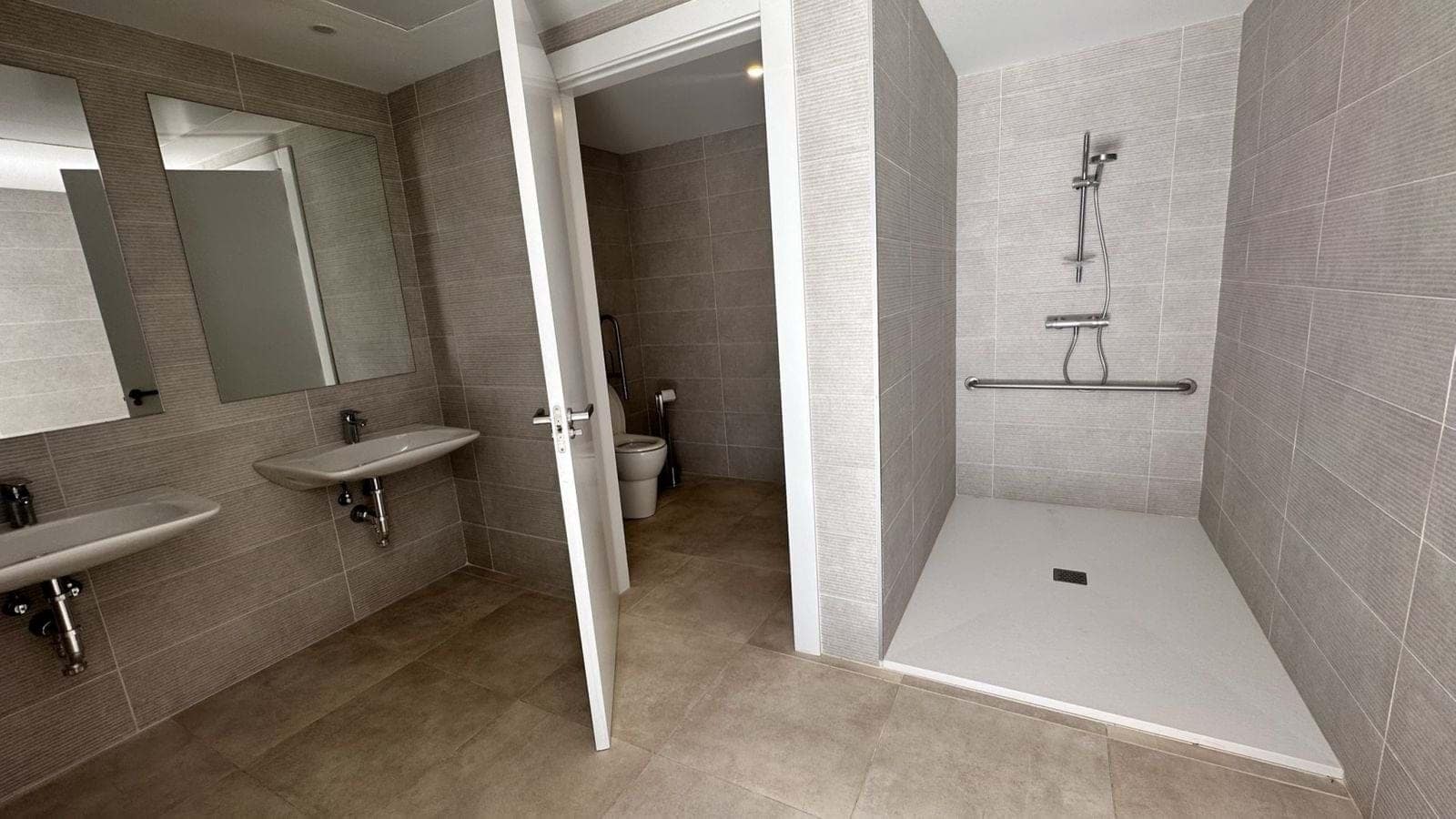 Apartamento de 2 habitaciones en New Golden Mile en venta con piscina garaje - 420.000 € (Ref: 9353016)