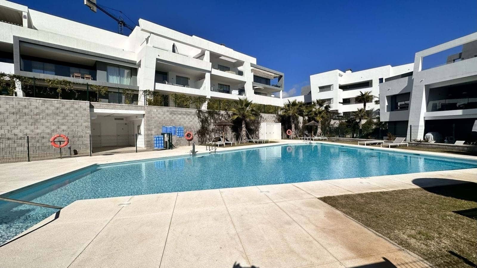 Apartamento de 2 habitaciones en New Golden Mile en venta con piscina garaje - 420.000 € (Ref: 9353016)