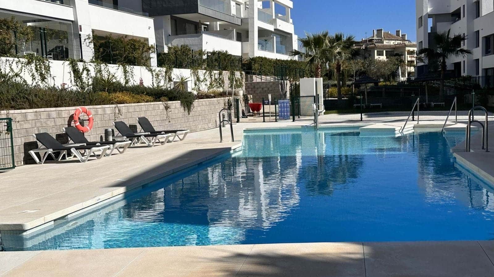 Apartamento de 2 habitaciones en New Golden Mile en venta con piscina garaje - 420.000 € (Ref: 9353016)