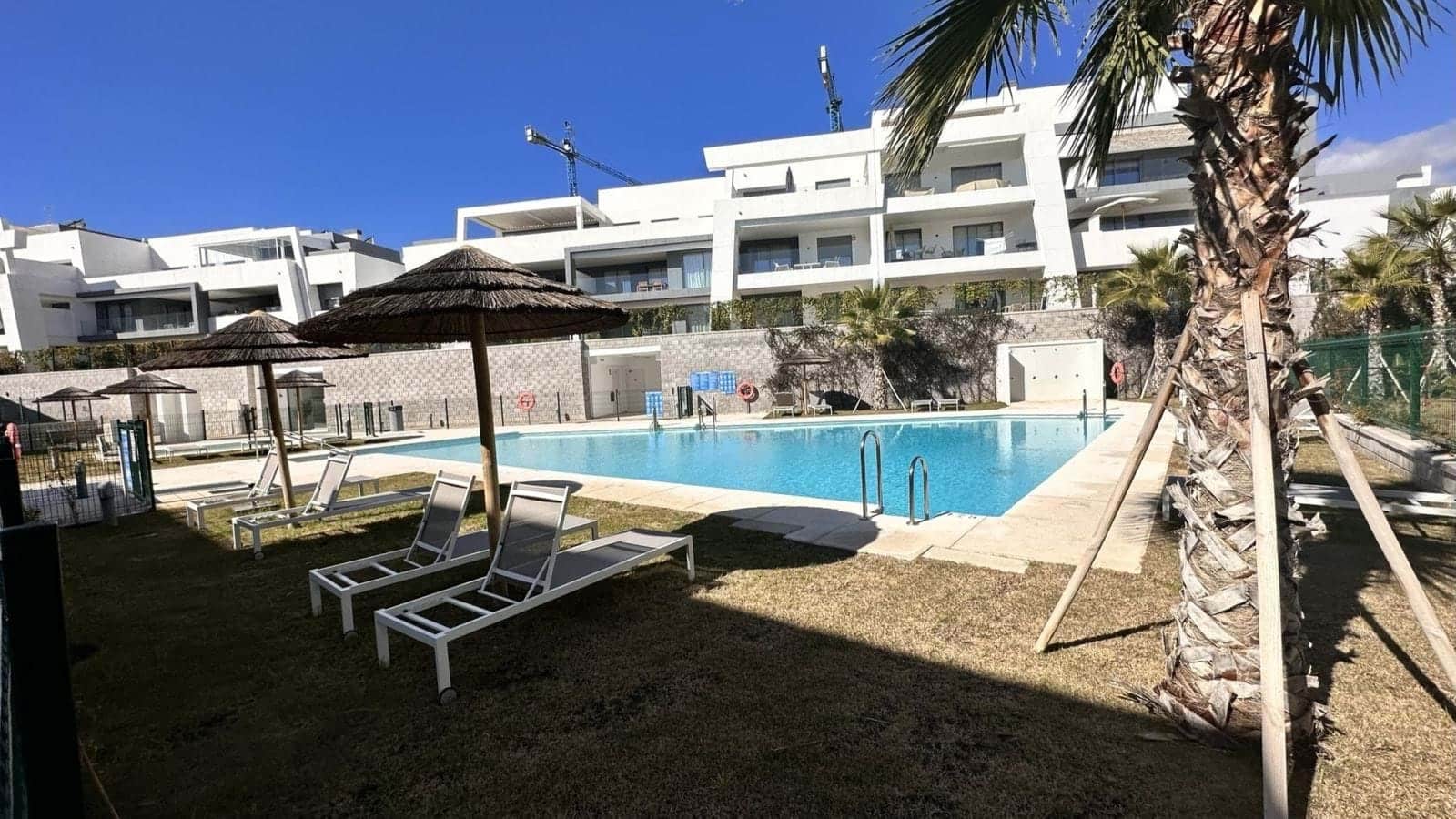 Apartamento de 2 habitaciones en New Golden Mile en venta con piscina garaje - 420.000 € (Ref: 9353016)