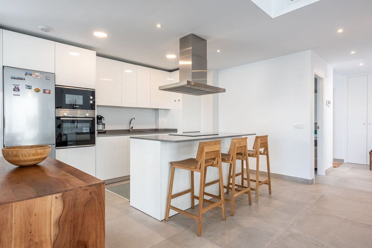 2 makuuhuone Huoneisto myytävänä paikassa Fuengirola mukana uima-altaan 
autotalli - 479 000 € (Ref: 9353017)