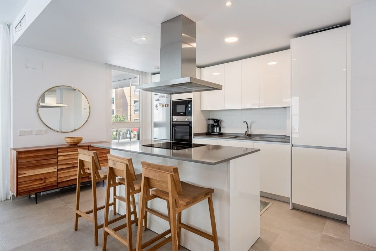 2 makuuhuone Huoneisto myytävänä paikassa Fuengirola mukana uima-altaan 
autotalli - 479 000 € (Ref: 9353017)