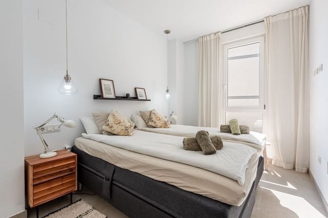 Apartamento de 2 habitaciones en Fuengirola en venta con piscina garaje - 479.000 € (Ref: 9353017)