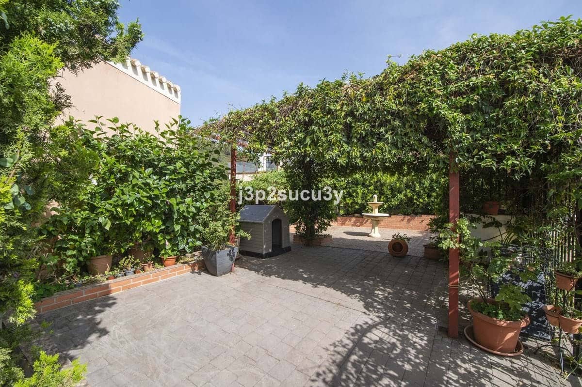 3 bedroom Villa for sale in Estepona with pool garage - € 390,000 (Ref: 9353020)