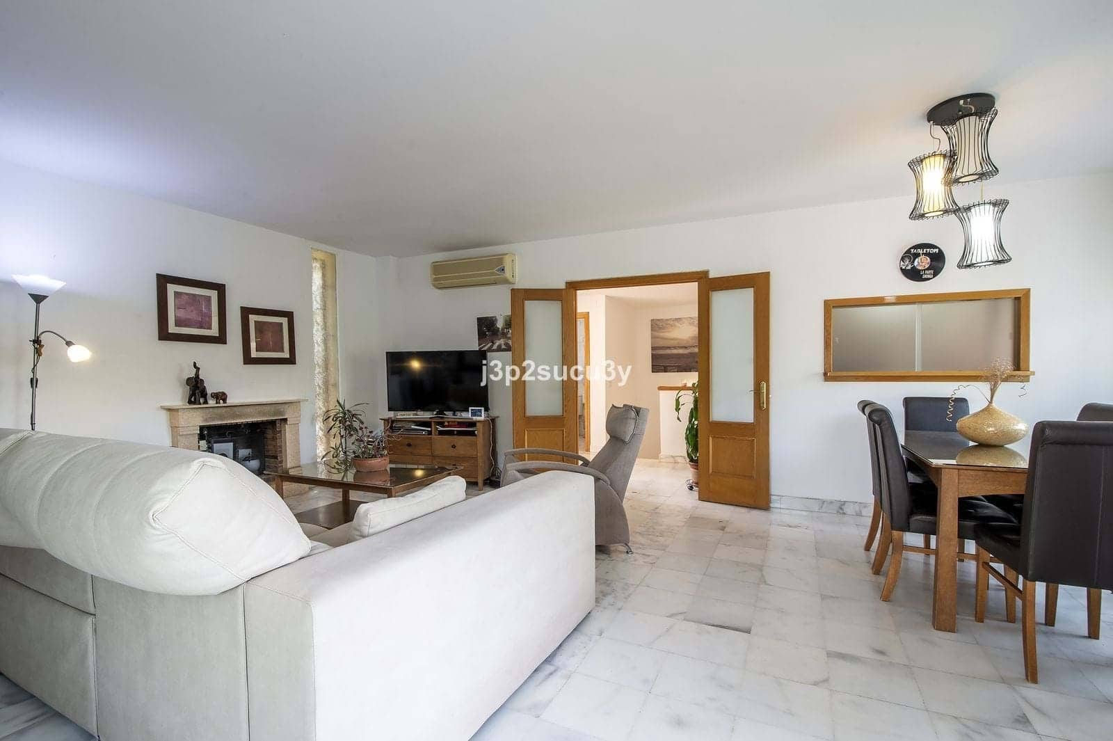 3 bedroom Villa for sale in Estepona with pool garage - € 390,000 (Ref: 9353020)