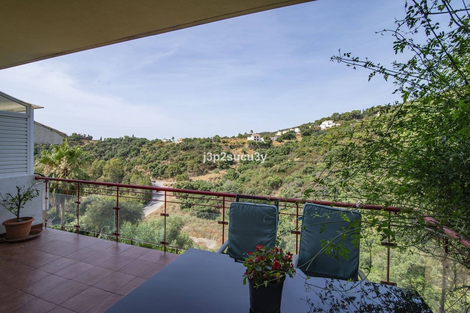 3 bedroom Villa for sale in Estepona with pool garage - € 390,000 (Ref: 9353020)