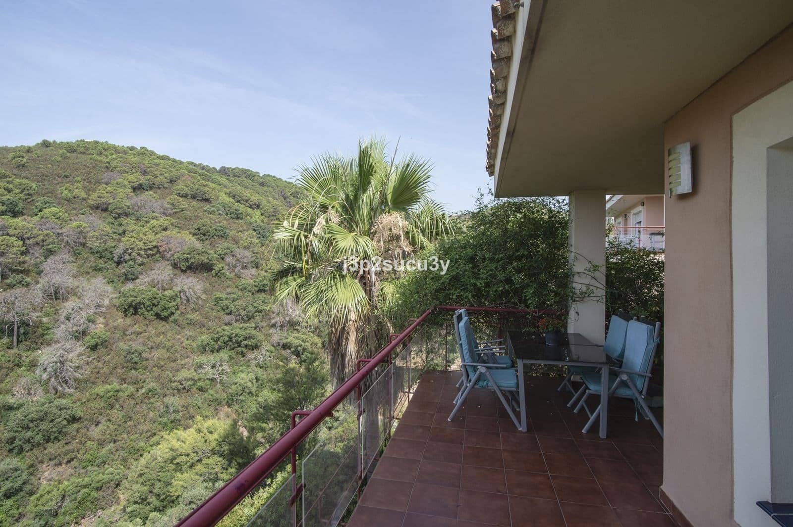 3 bedroom Villa for sale in Estepona with pool garage - € 390,000 (Ref: 9353020)