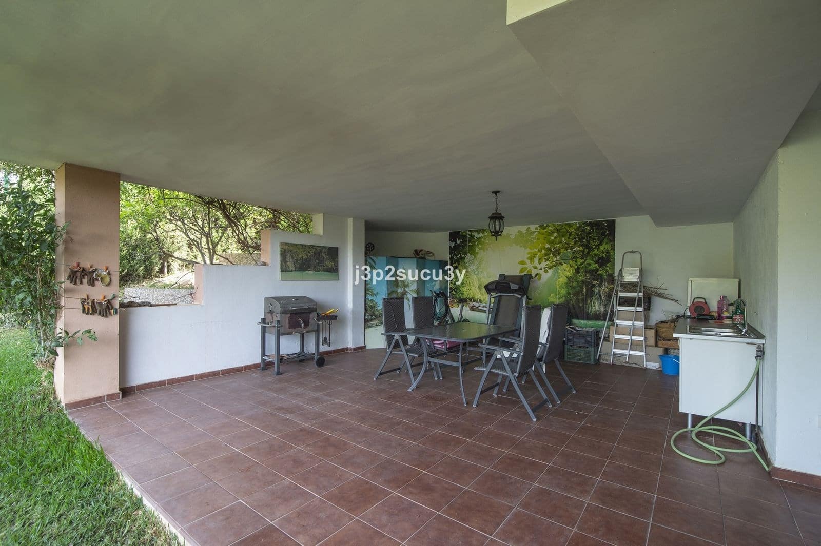 3 bedroom Villa for sale in Estepona with pool garage - € 390,000 (Ref: 9353020)