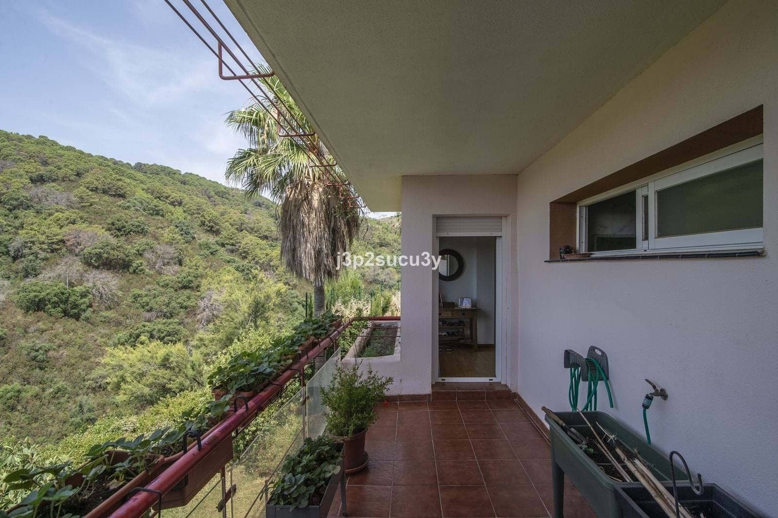 3 bedroom Villa for sale in Estepona with pool garage - € 390,000 (Ref: 9353020)