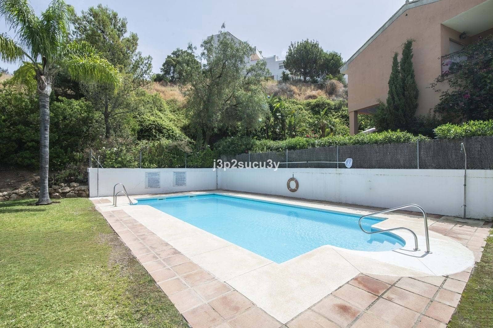 3 bedroom Villa for sale in Estepona with pool garage - € 390,000 (Ref: 9353020)