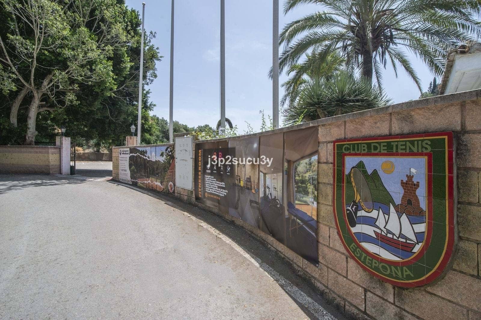 3 bedroom Villa for sale in Estepona with pool garage - € 390,000 (Ref: 9353020)