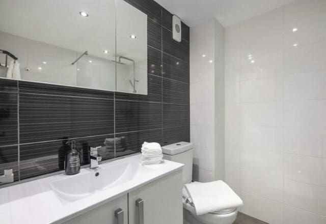 Apartamento de 2 habitaciones en Marbella en venta con piscina garaje - 475.000 € (Ref: 9388456)