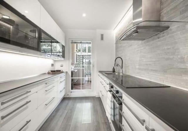 Apartamento de 2 habitaciones en Marbella en venta con piscina garaje - 475.000 € (Ref: 9388456)