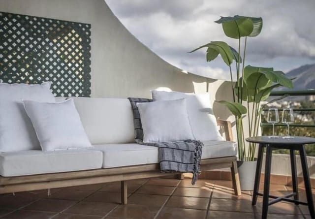 Apartamento de 2 habitaciones en Marbella en venta con piscina garaje - 475.000 € (Ref: 9388456)