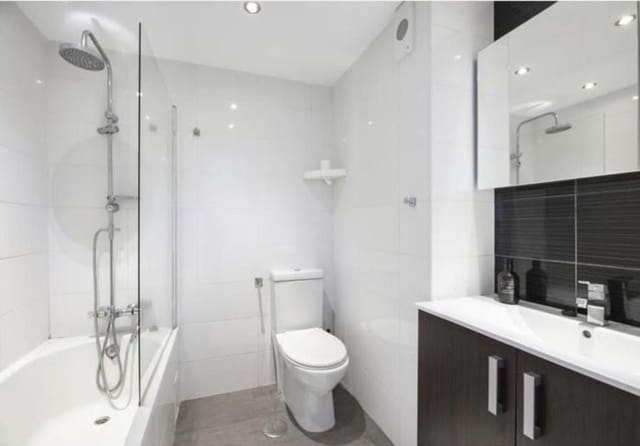 Apartamento de 2 habitaciones en Marbella en venta con piscina garaje - 475.000 € (Ref: 9388456)