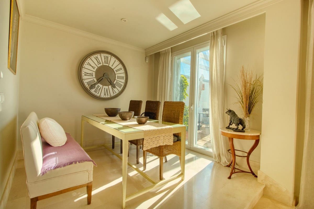 Apartamento de 2 habitaciones en Casares en venta con piscina garaje - 535.000 € (Ref: 9392020)