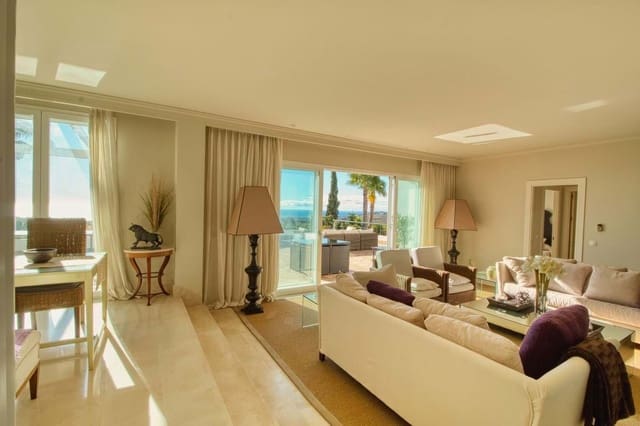 Apartamento de 2 habitaciones en Casares en venta con piscina garaje - 535.000 € (Ref: 9392020)