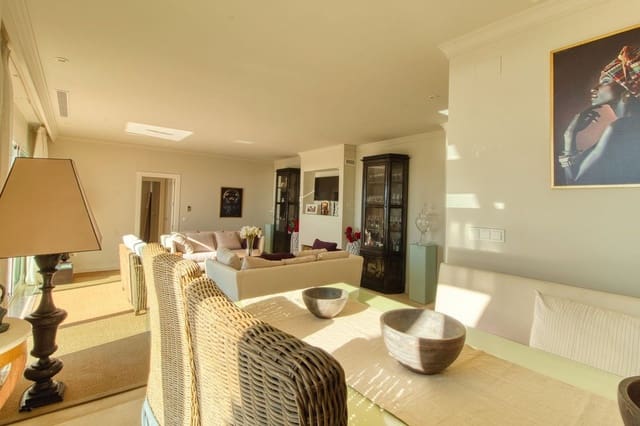 Apartamento de 2 habitaciones en Casares en venta con piscina garaje - 535.000 € (Ref: 9392020)