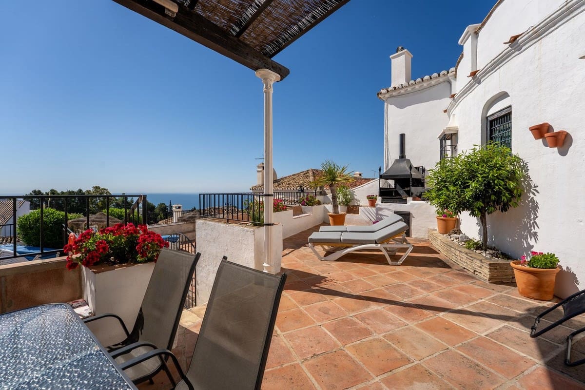 2 bedroom Apartment for sale in Mijas with pool garage - € 345,000 (Ref: 9392023)