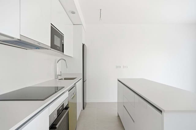 Apartamento de 2 habitaciones en New Golden Mile, Estepona en venta con piscina garaje - 445.000 € (Ref: 9394256)