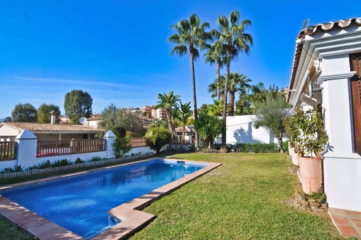 5 bedroom Villa for sale in Mijas with pool garage - € 1,150,000 (Ref: 9394411)