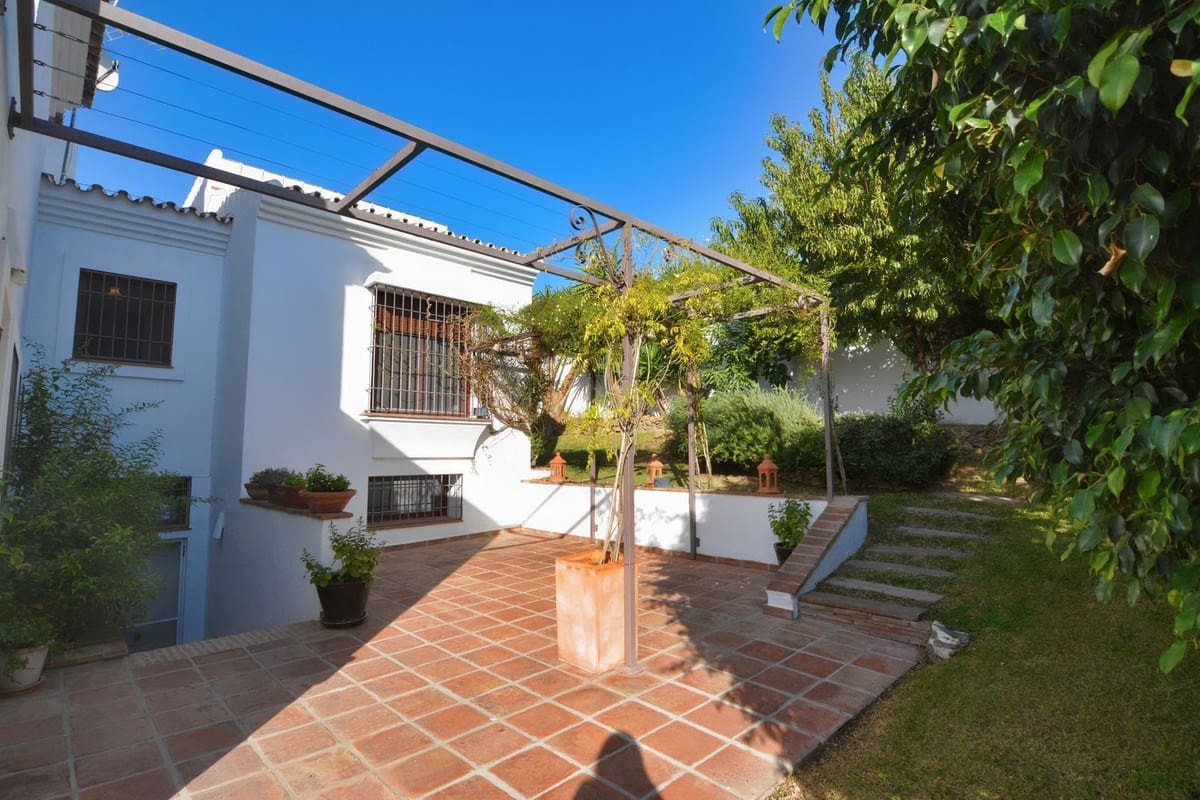 5 bedroom Villa for sale in Mijas with pool garage - € 1,150,000 (Ref: 9394411)