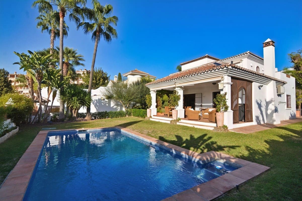 5 bedroom Villa for sale in Mijas with pool garage - € 1,150,000 (Ref: 9394411)